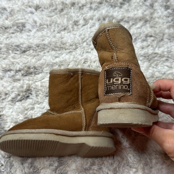 size 6 girls UGG Merino leather purely UGGs in good used condition - Picture 4 of 10